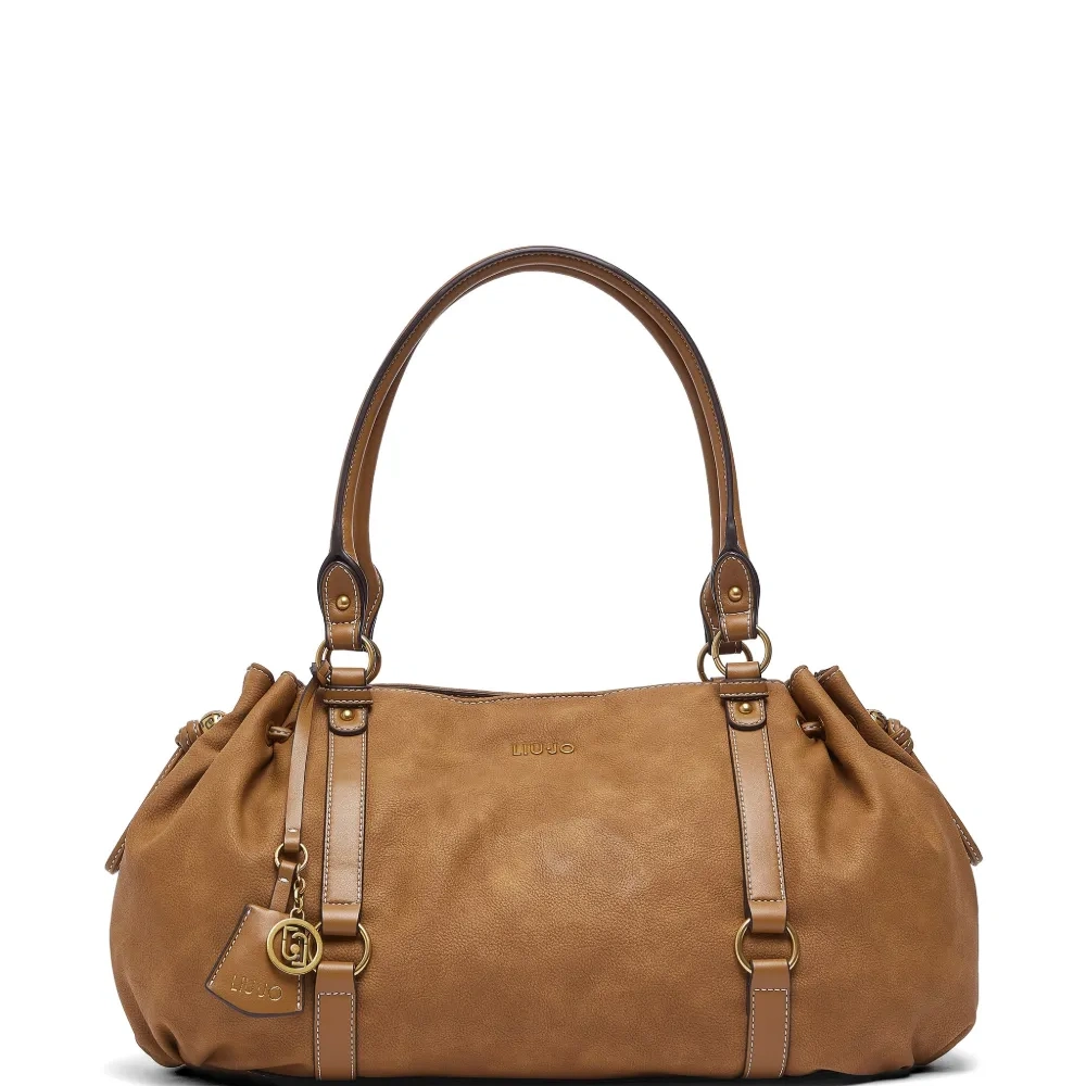 Сумка-тоут с украшением-брелоком