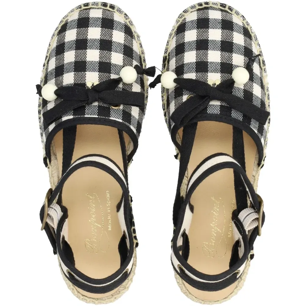 Босоножки в клетку Evila