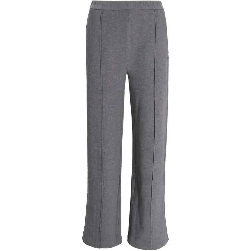 Брюки с эластичными швами