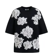 Футболка с кружевными украшениями