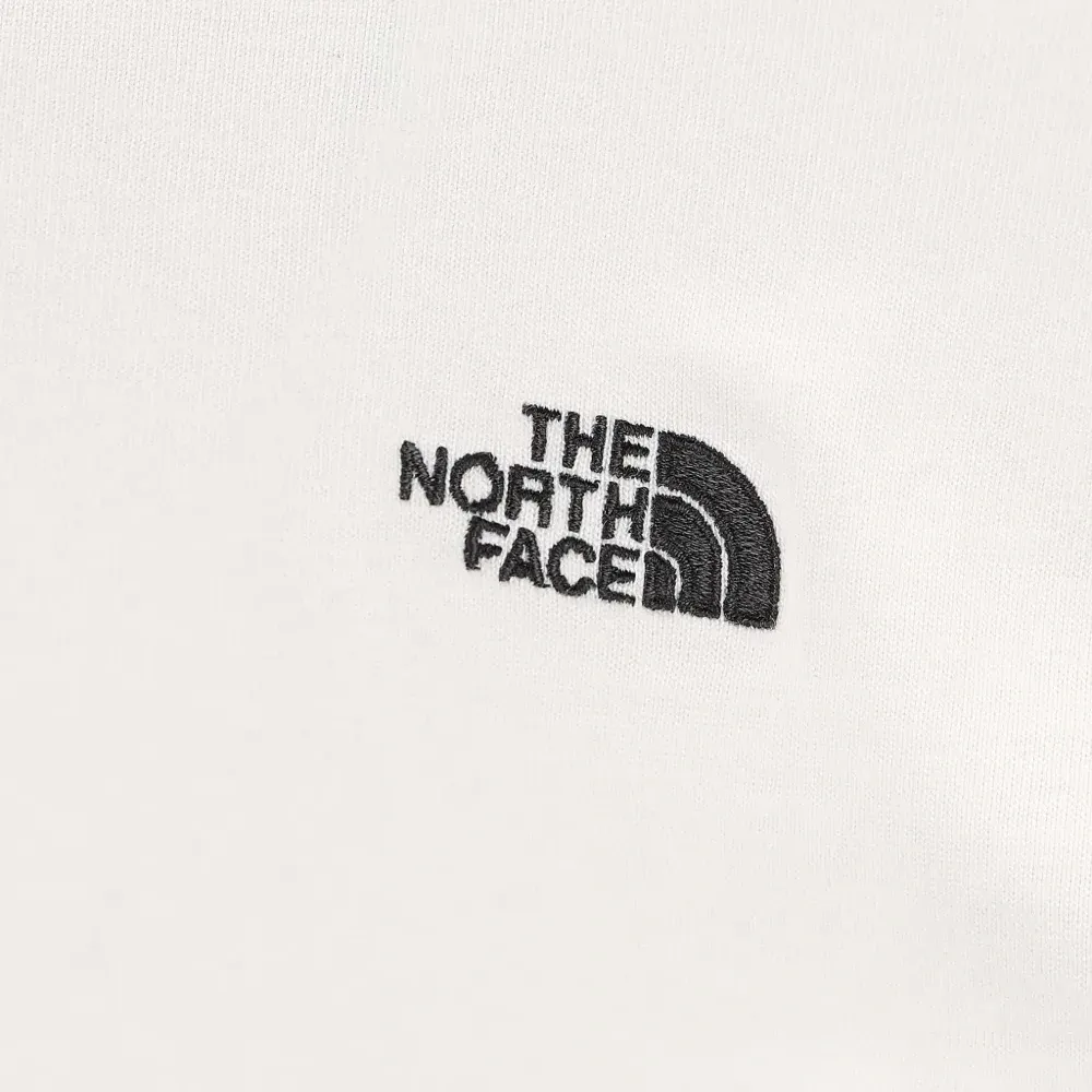 Футболка с вышитым логотипом