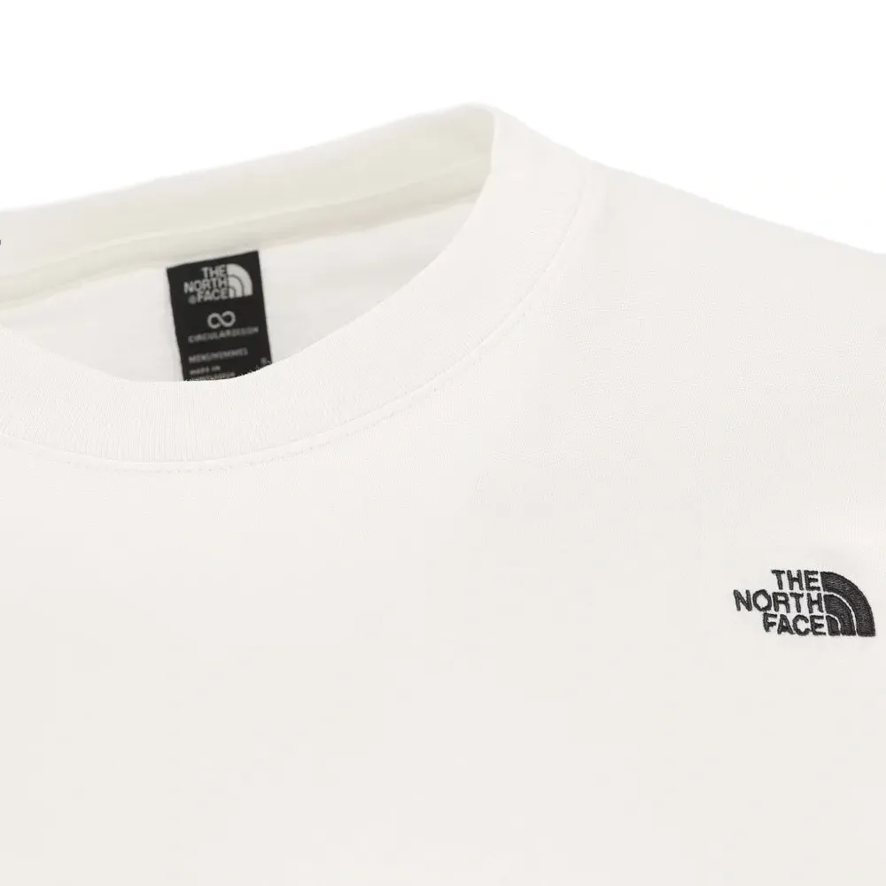 Футболка с вышитым логотипом