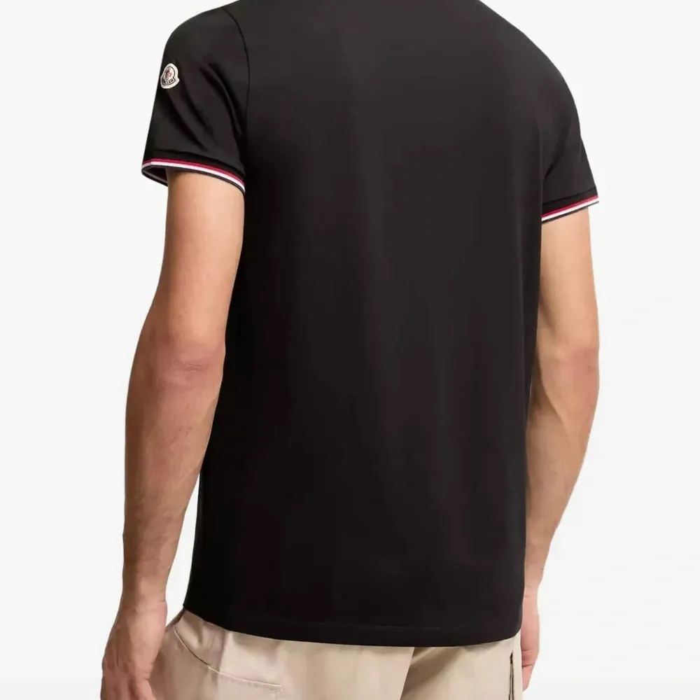 Футболка с логотипом