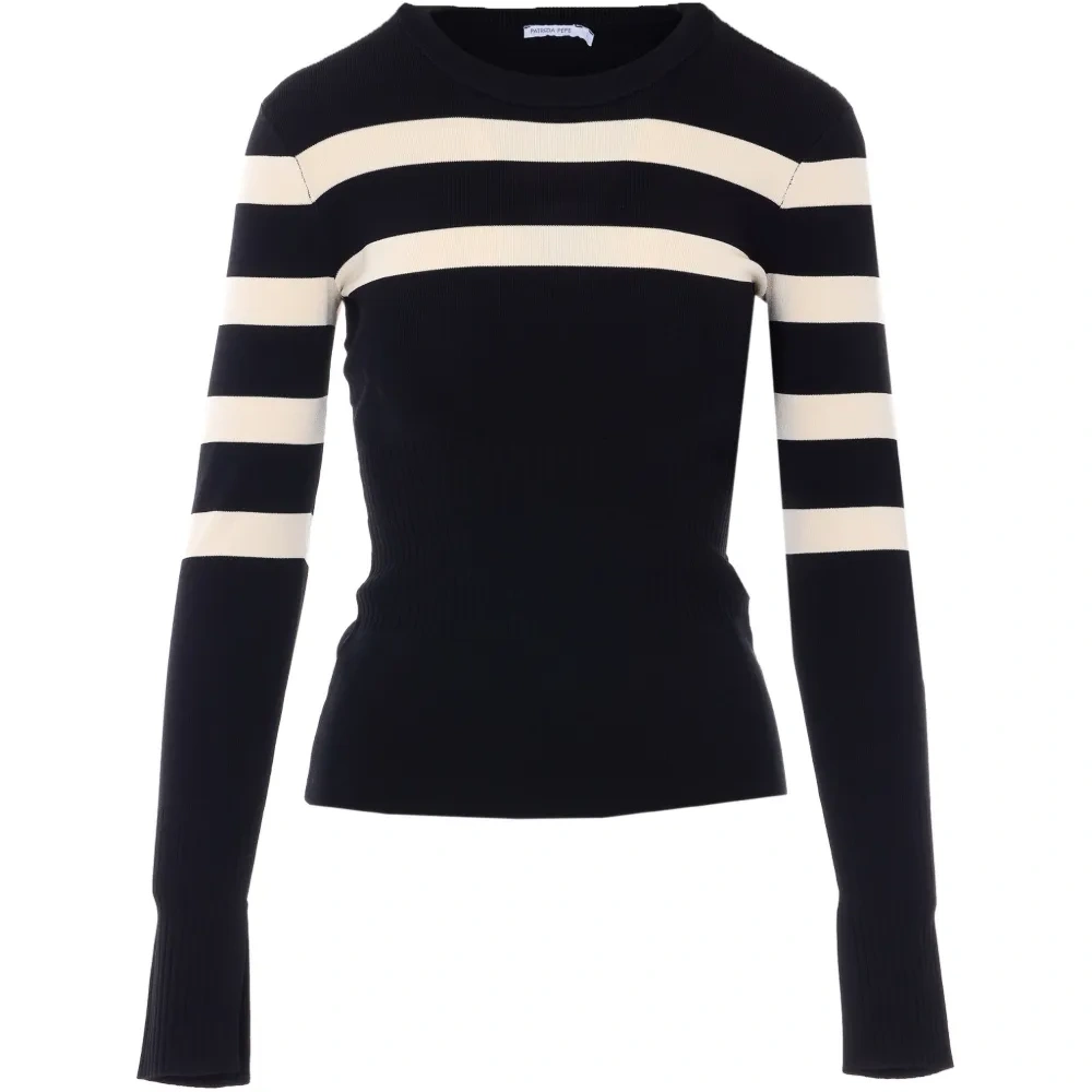 Полосатый свитер с вырезами