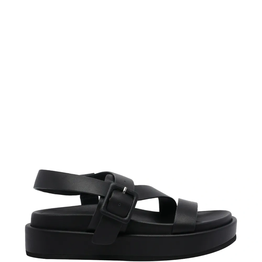 Кожаные сандалии с ремешками и пряжками