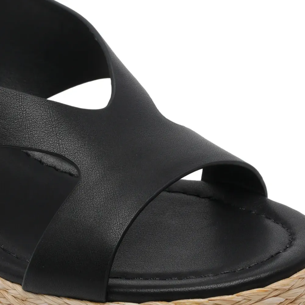 Босоножки на танкетке Hudson Caidis с пряжкой