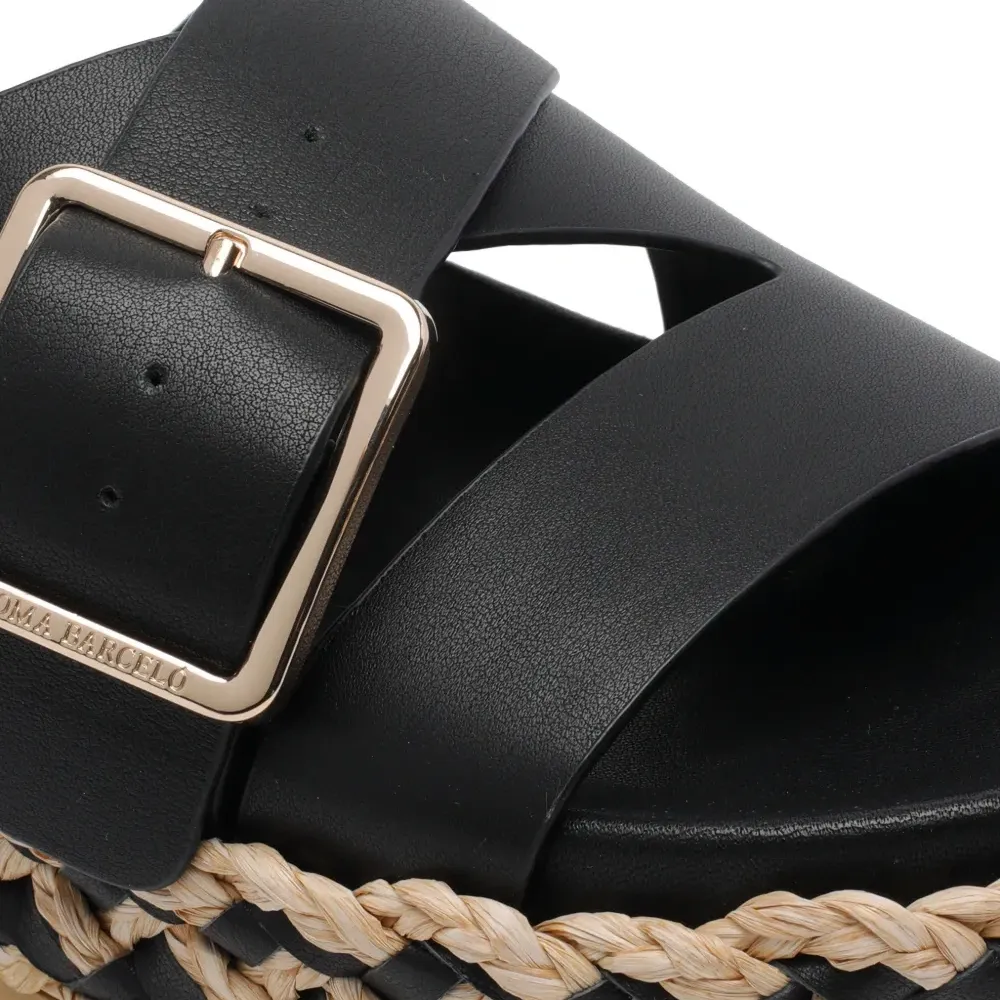 Босоножки на платформе с пряжкой