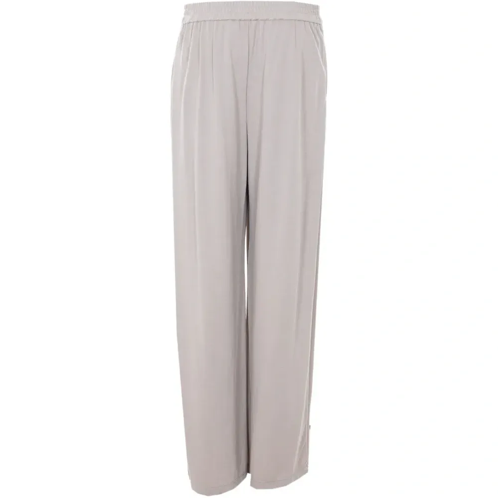 Брюки на пуговицах