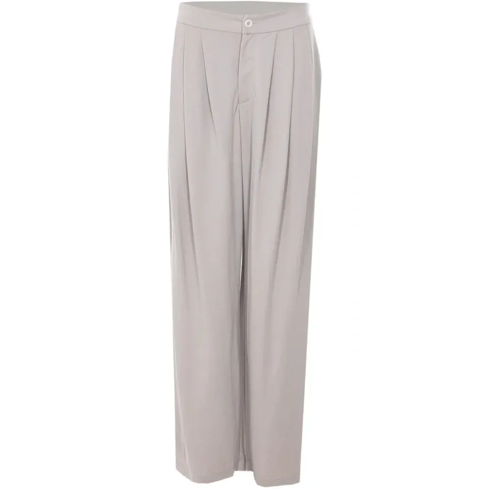 Брюки на пуговицах