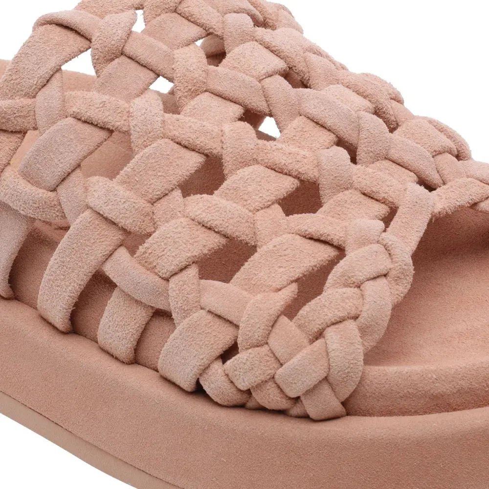 Босоножки с открытым носком в технике интречато