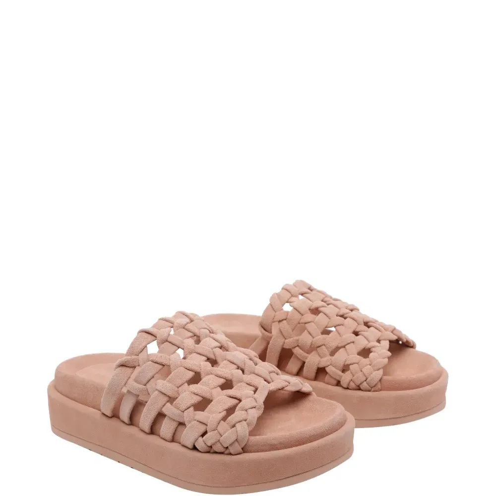 Босоножки с открытым носком в технике интречато