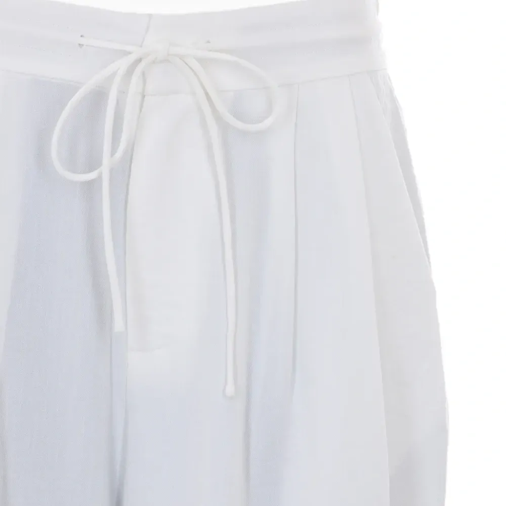 Брюки свободного кроя на завязках