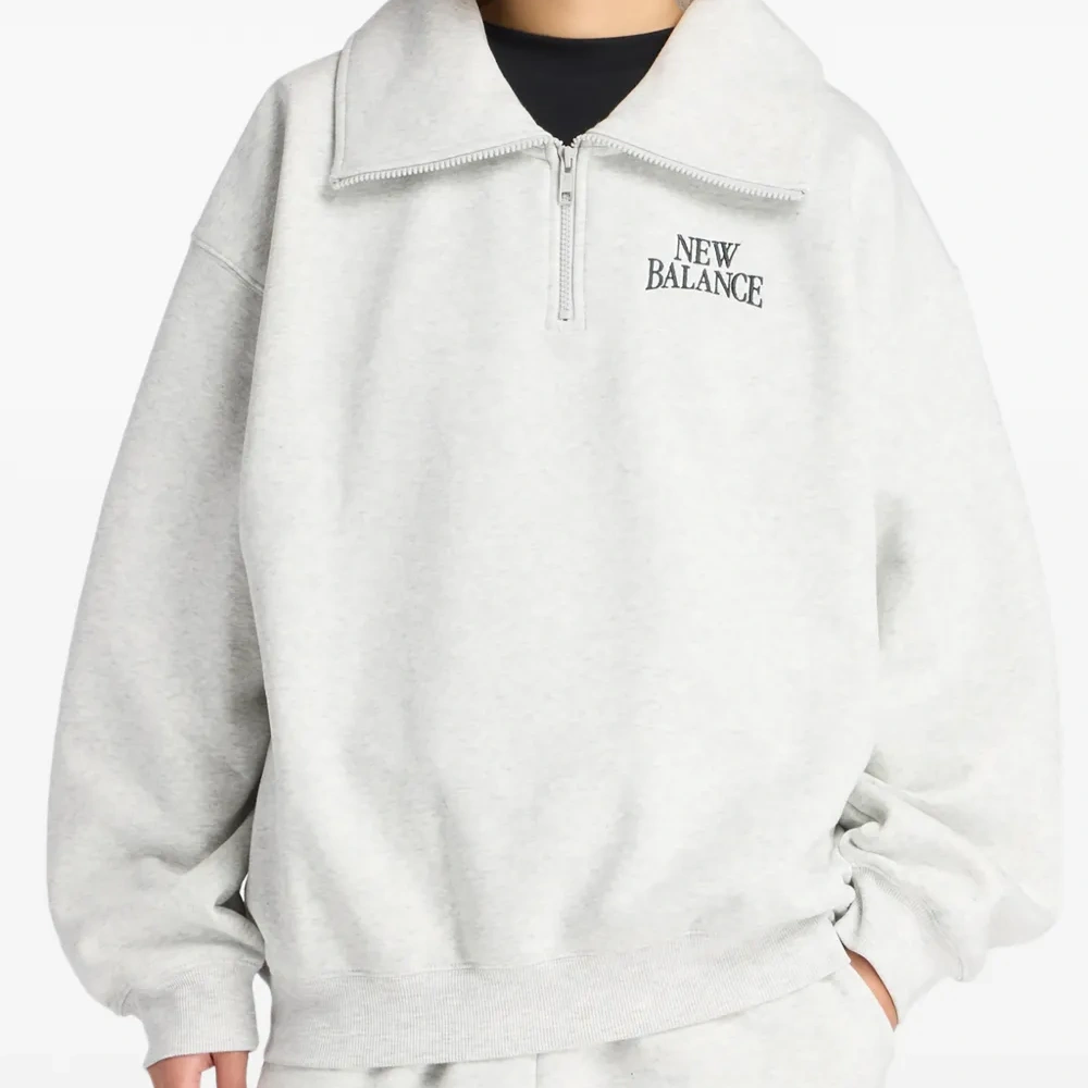 Спортивный свитшот с вышивкой и молнией до половины