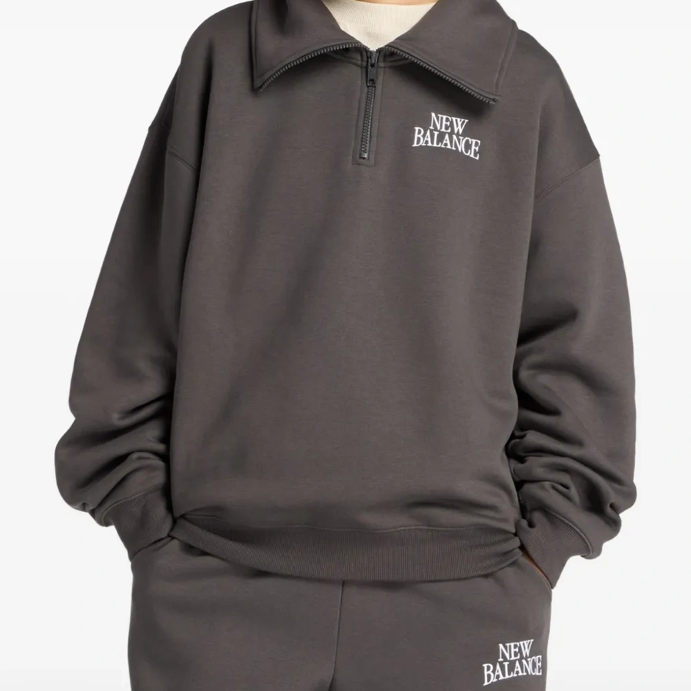 Спортивный свитшот с вышивкой и молнией до половины