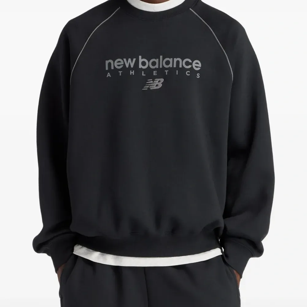 Свитшот с круглым вырезом