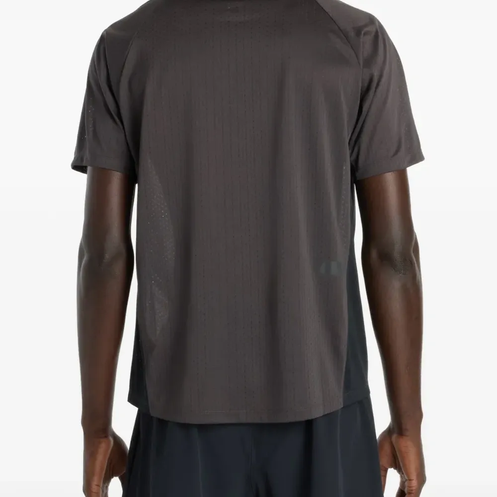 Футболка с круглым вырезом