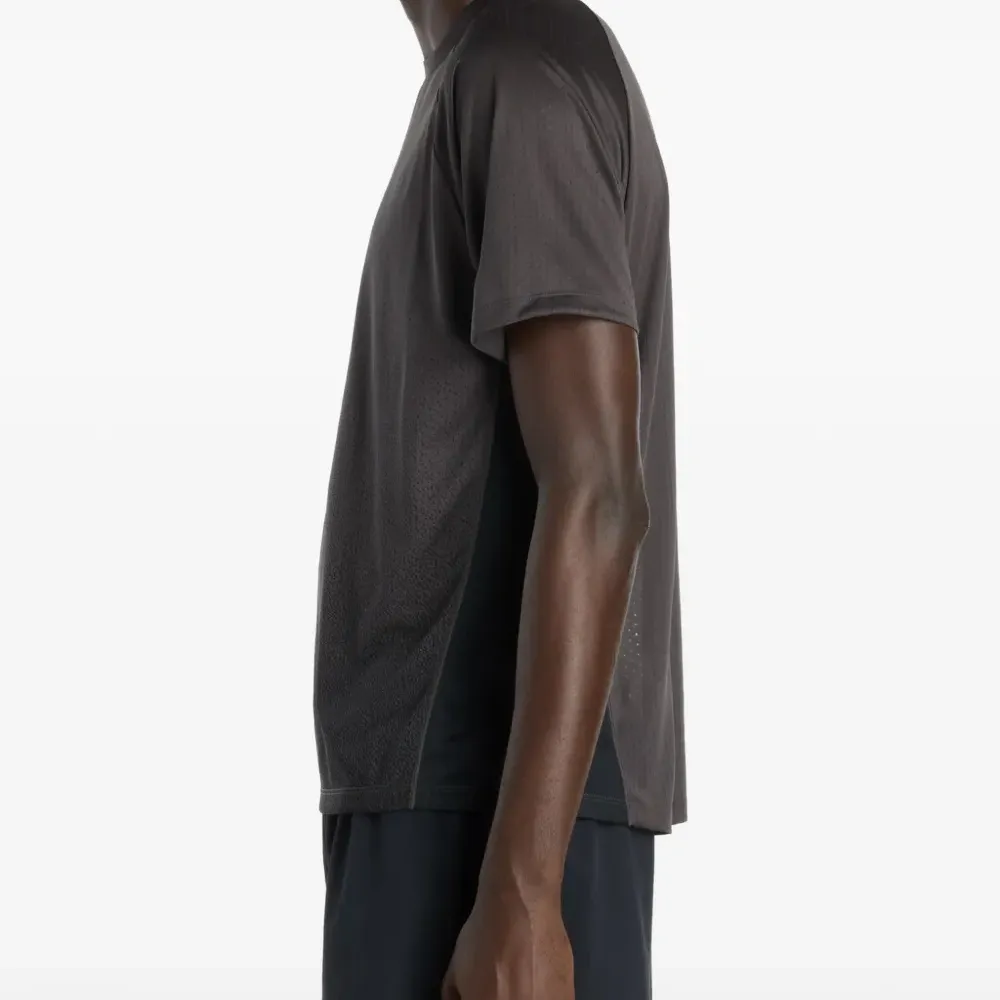 Футболка с круглым вырезом