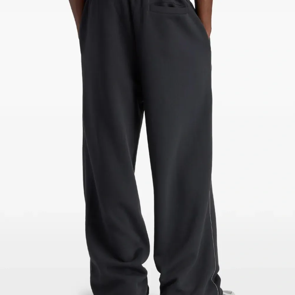 Спортивные брюки из флиса с контрастной отделкой