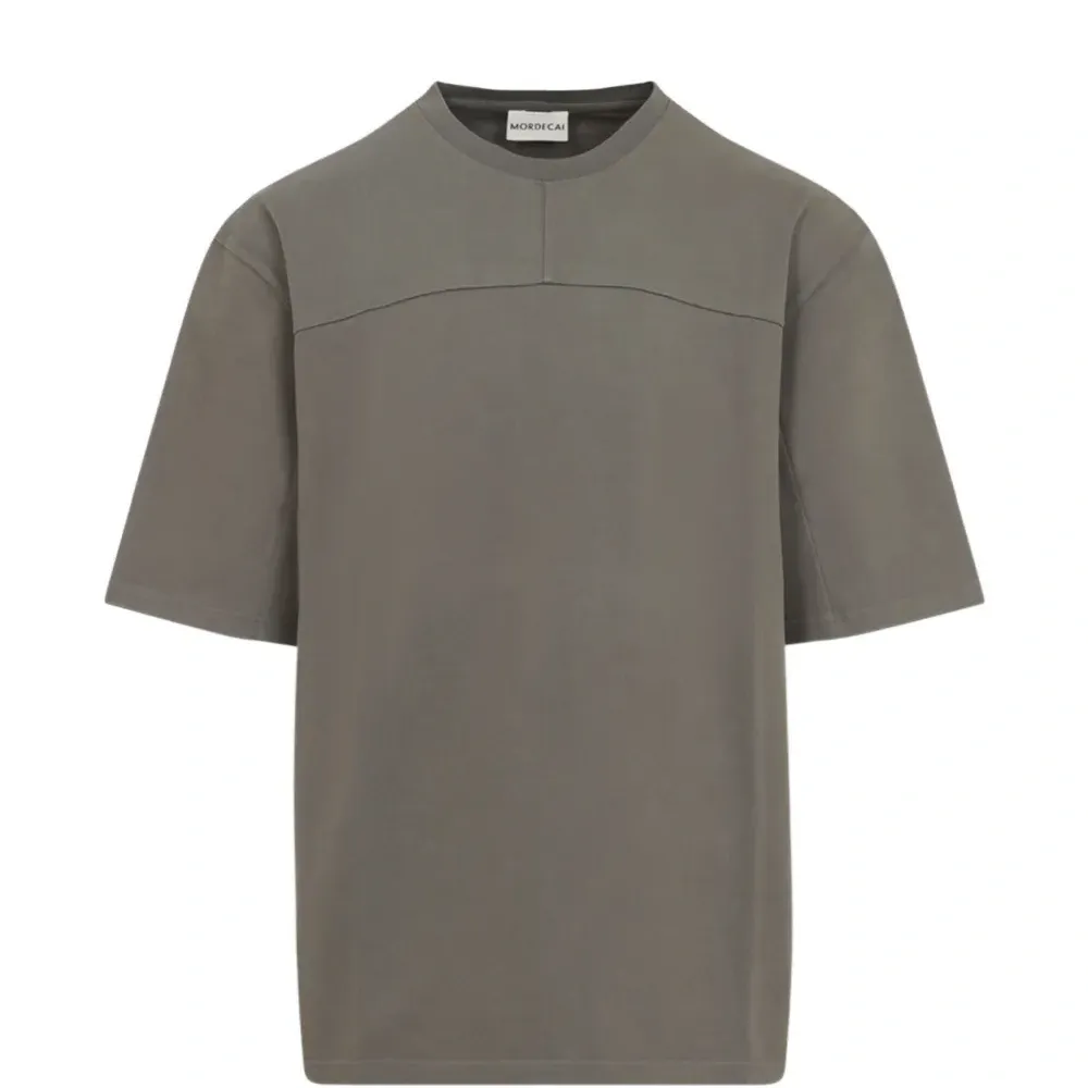 Футболка с полосками на спине