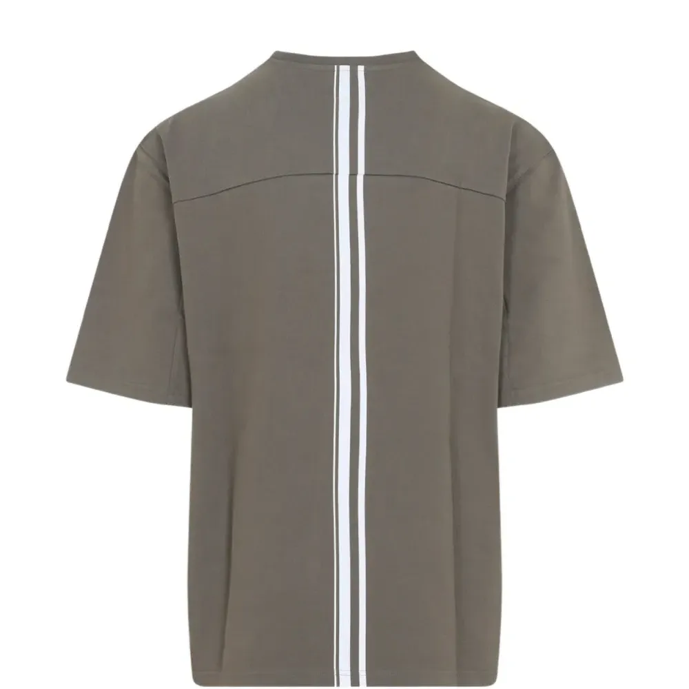 Футболка с полосками на спине