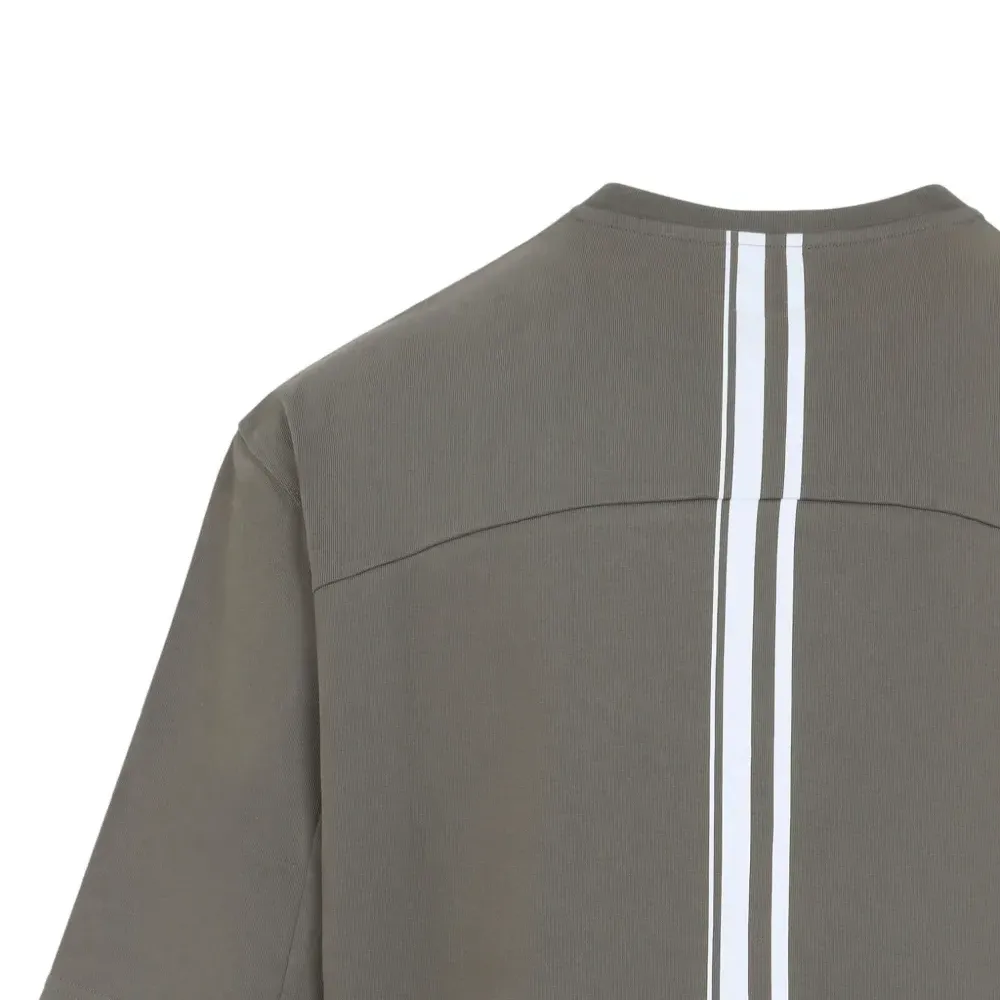 Футболка с полосками на спине