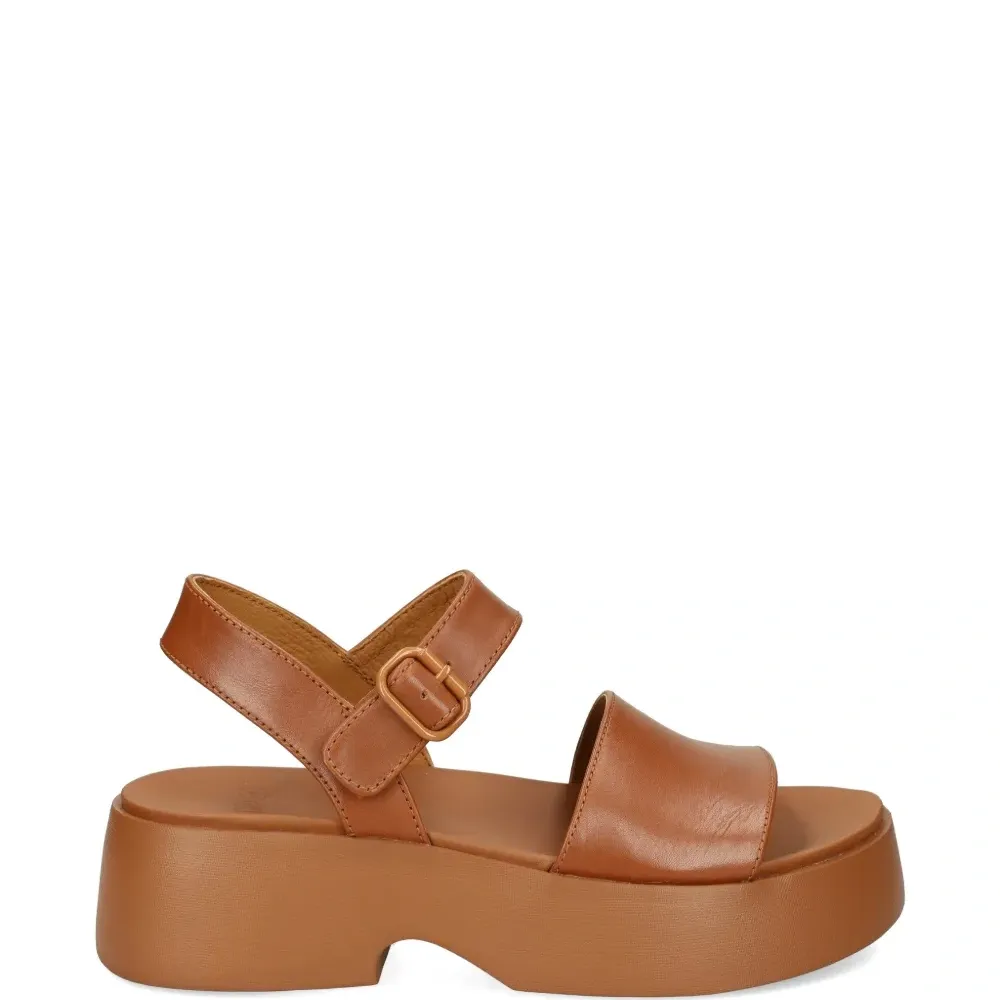 Босоножки на платформе с ремешком и пряжкой