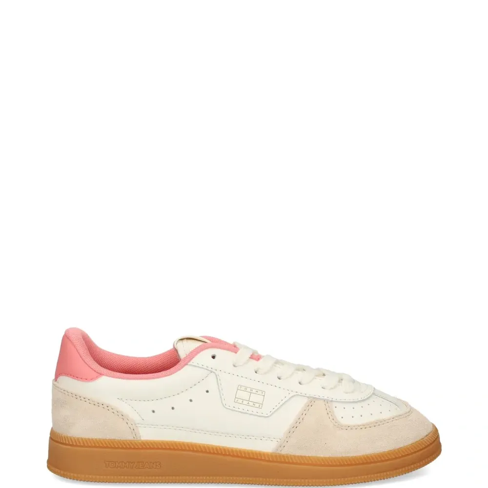 Кожаные кроссовки с логотипом