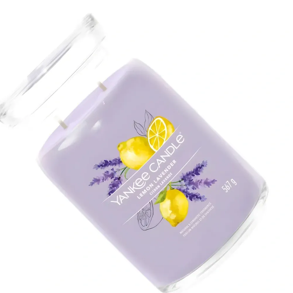 Большая свеча с ароматом лимона и лаванды