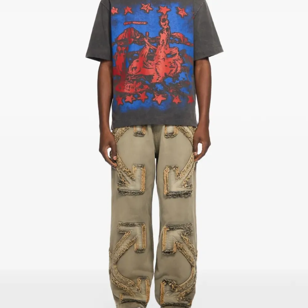 Футболка с графическим принтом и короткими рукавами