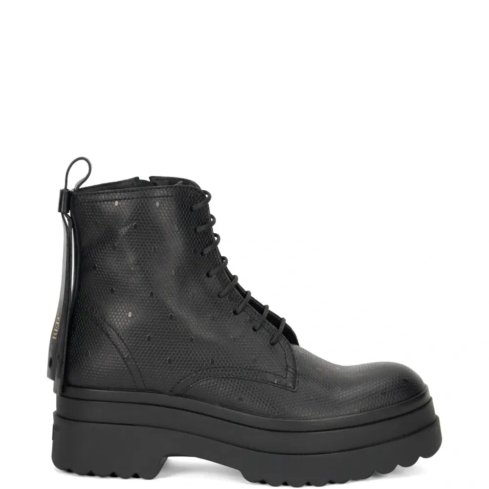 Ботинки на шнуровке с толстой подошвой