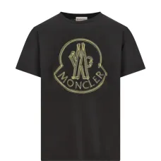 Футболка с нарисованным логотипом