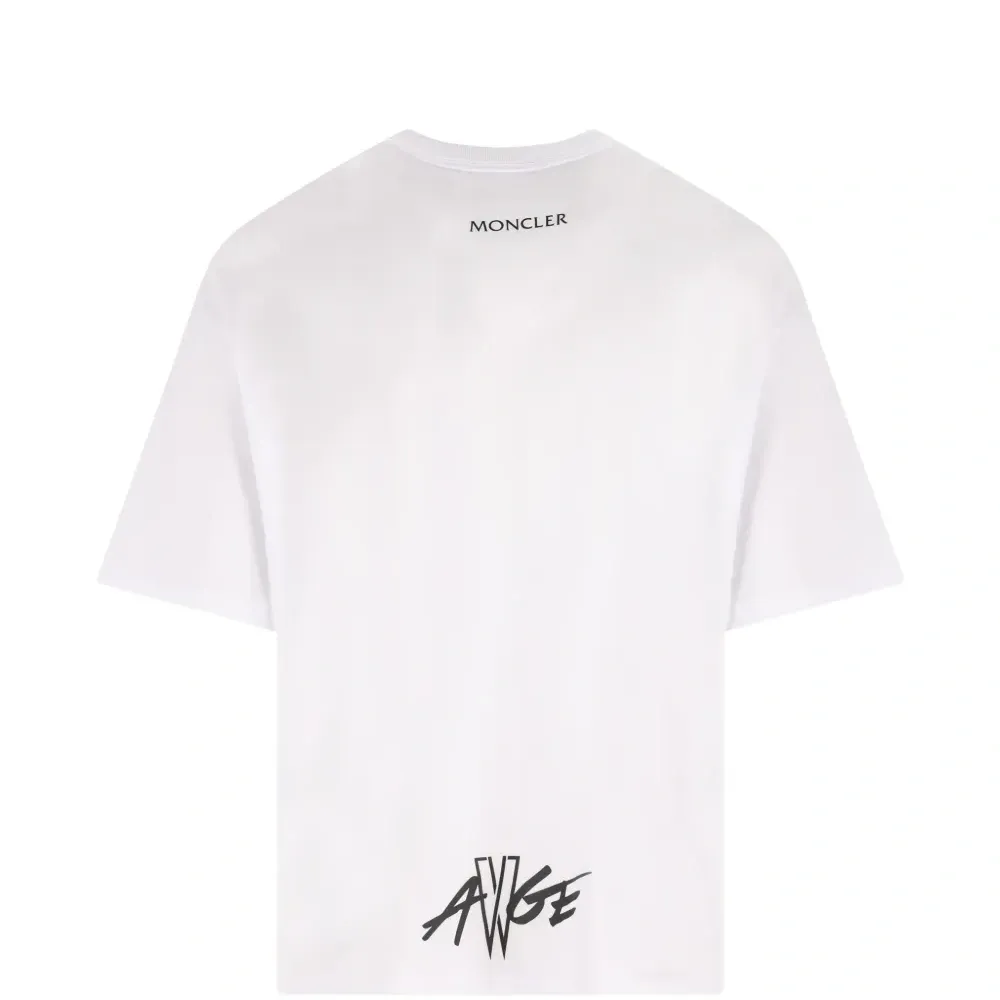 Футболка с вышитым логотипом