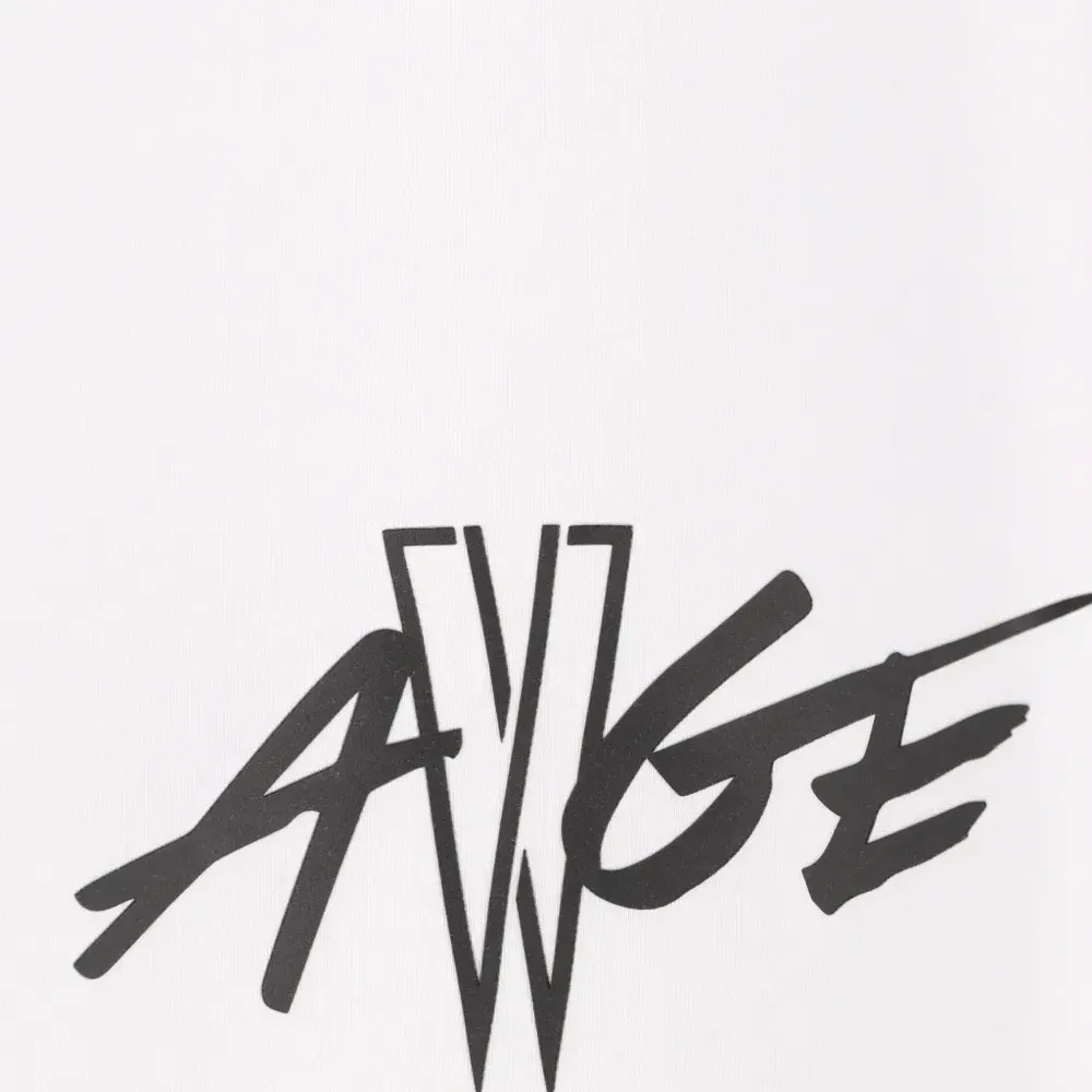 Футболка с вышитым логотипом