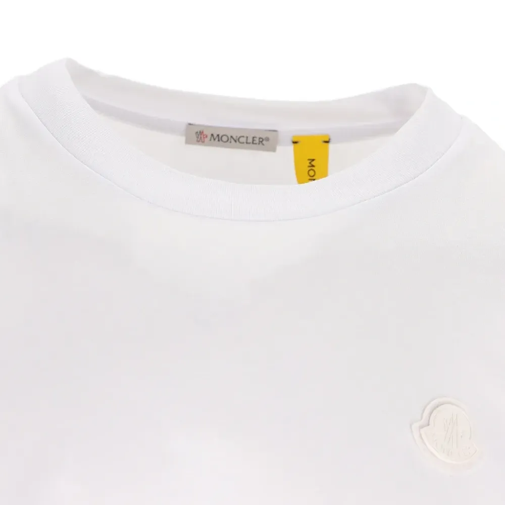 Футболка с вышитым логотипом