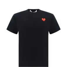 Футболка с аппликацией в виде сердца