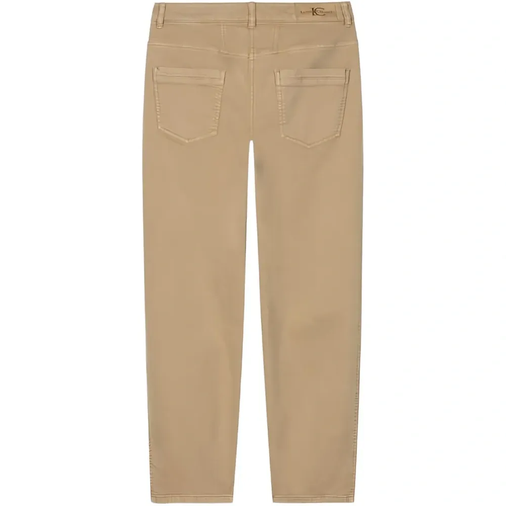 Джинсы с бочкообразными штанинами