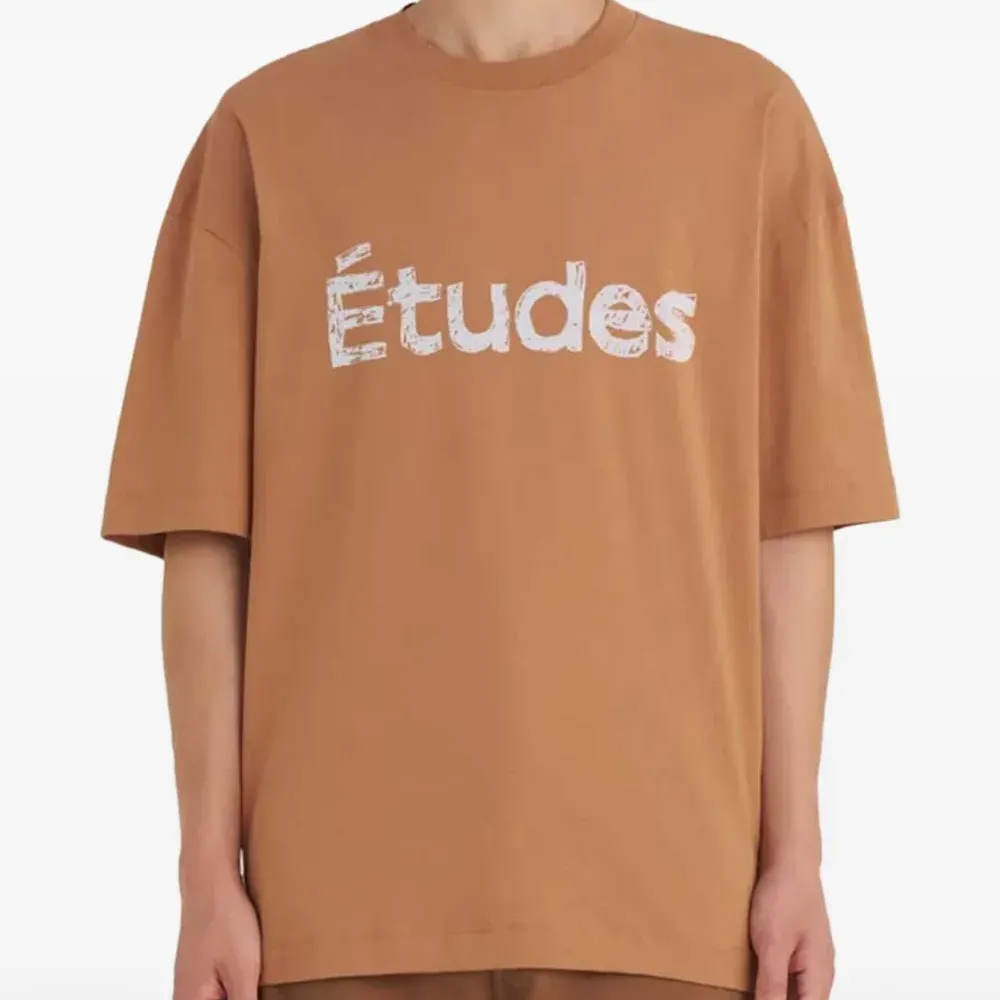 Футболка с логотипом