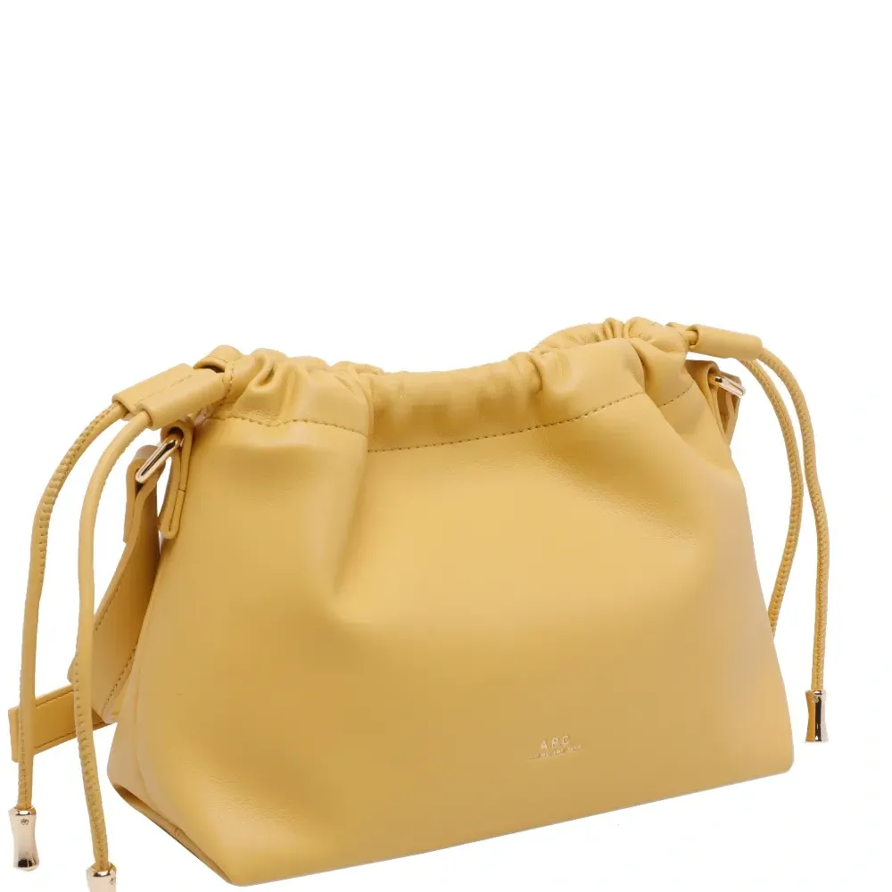 Сумка через плечо с магнитной застёжкой