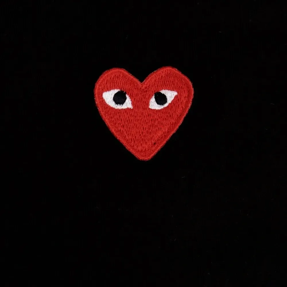 Футболка с нашивкой в виде сердца