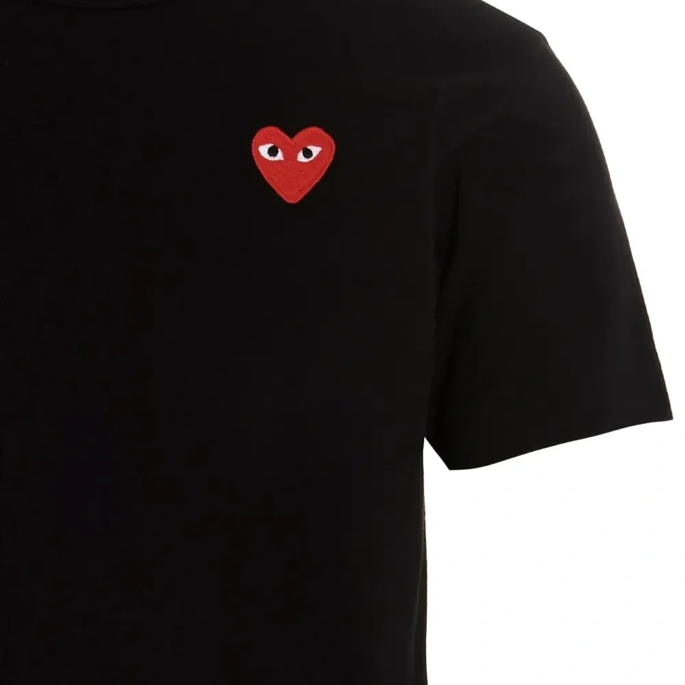 Футболка с нашивкой в виде сердца