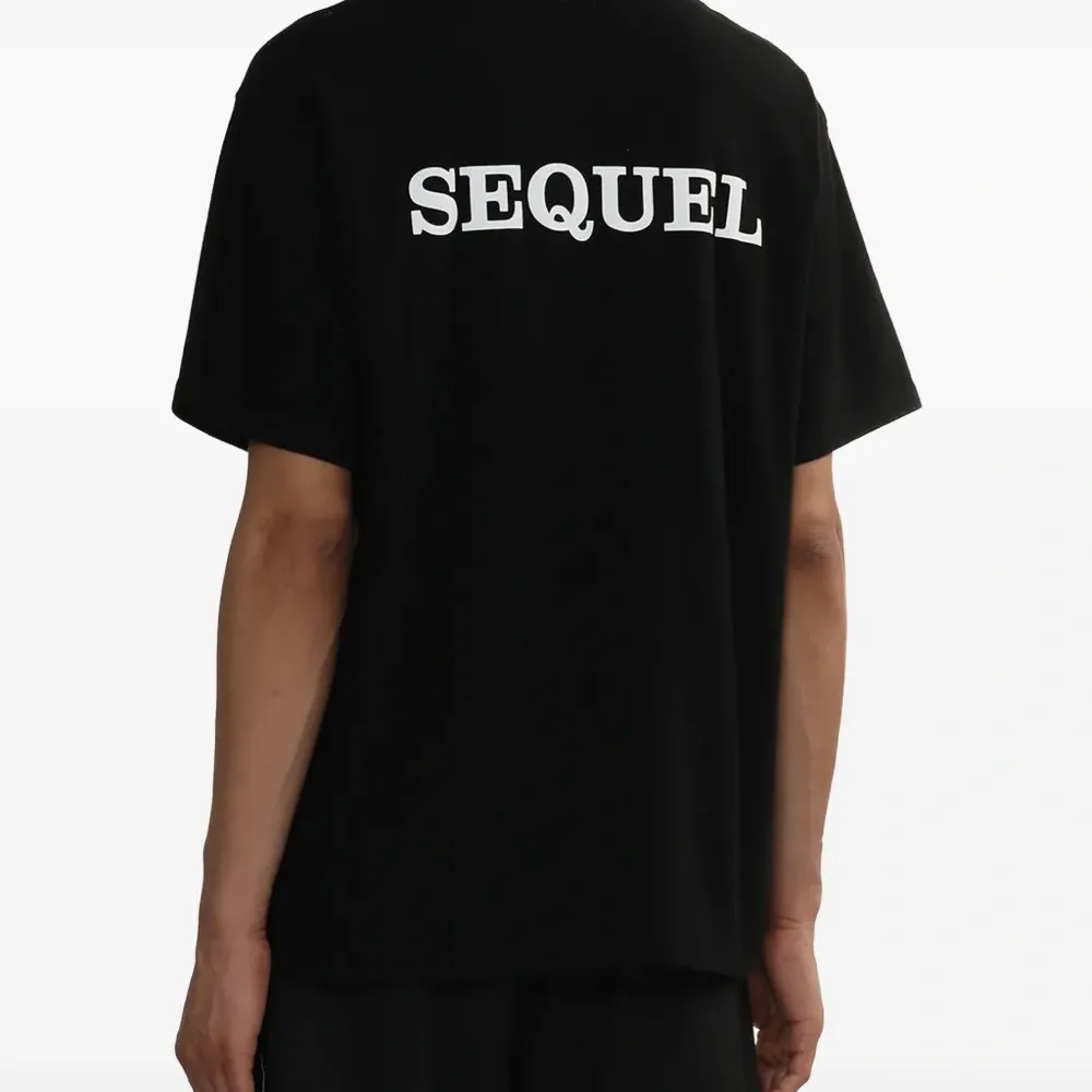 Футболка с логотипом