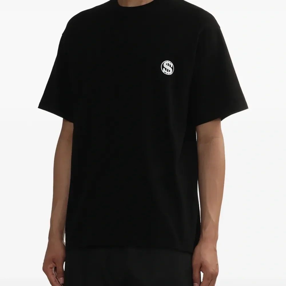 Футболка с логотипом