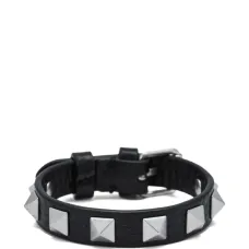 Кожаный браслет с заклёпками