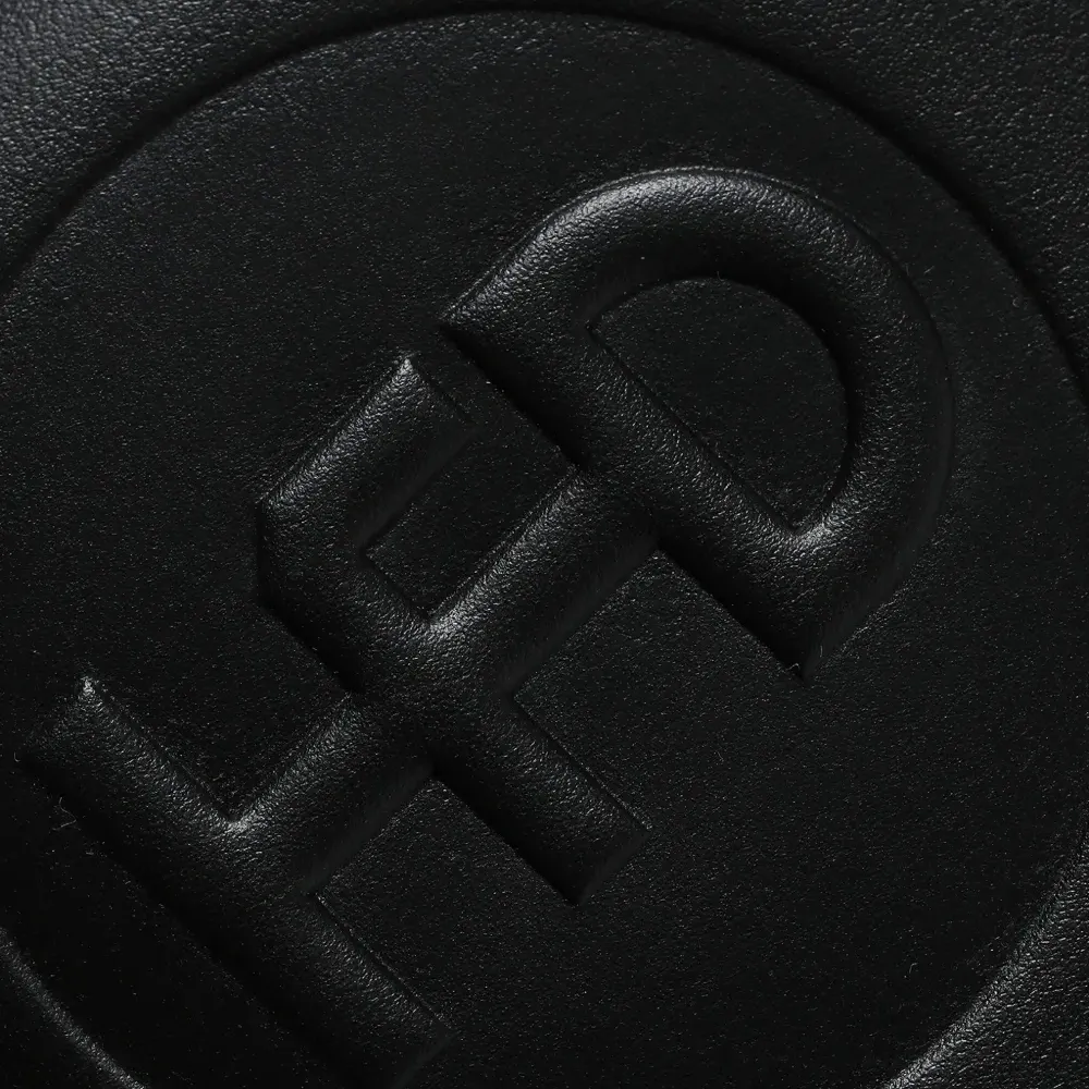 Кошелек на молнии с тиснением логотипа