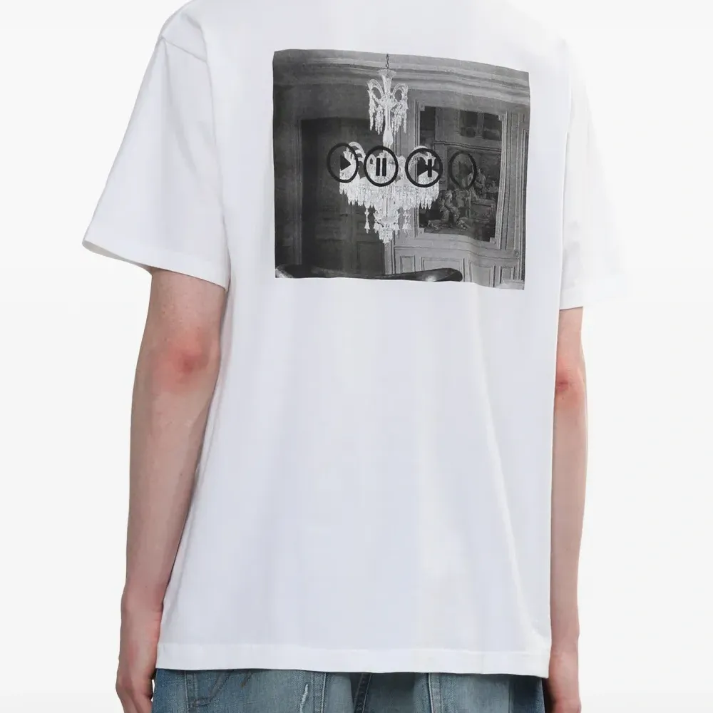 Футболка с графическим принтом