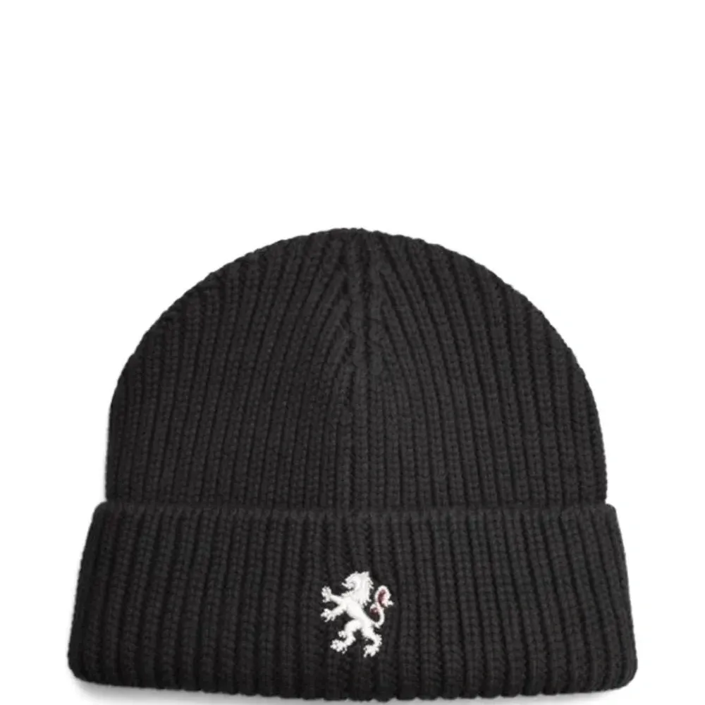 Вязаная шапка с логотипом