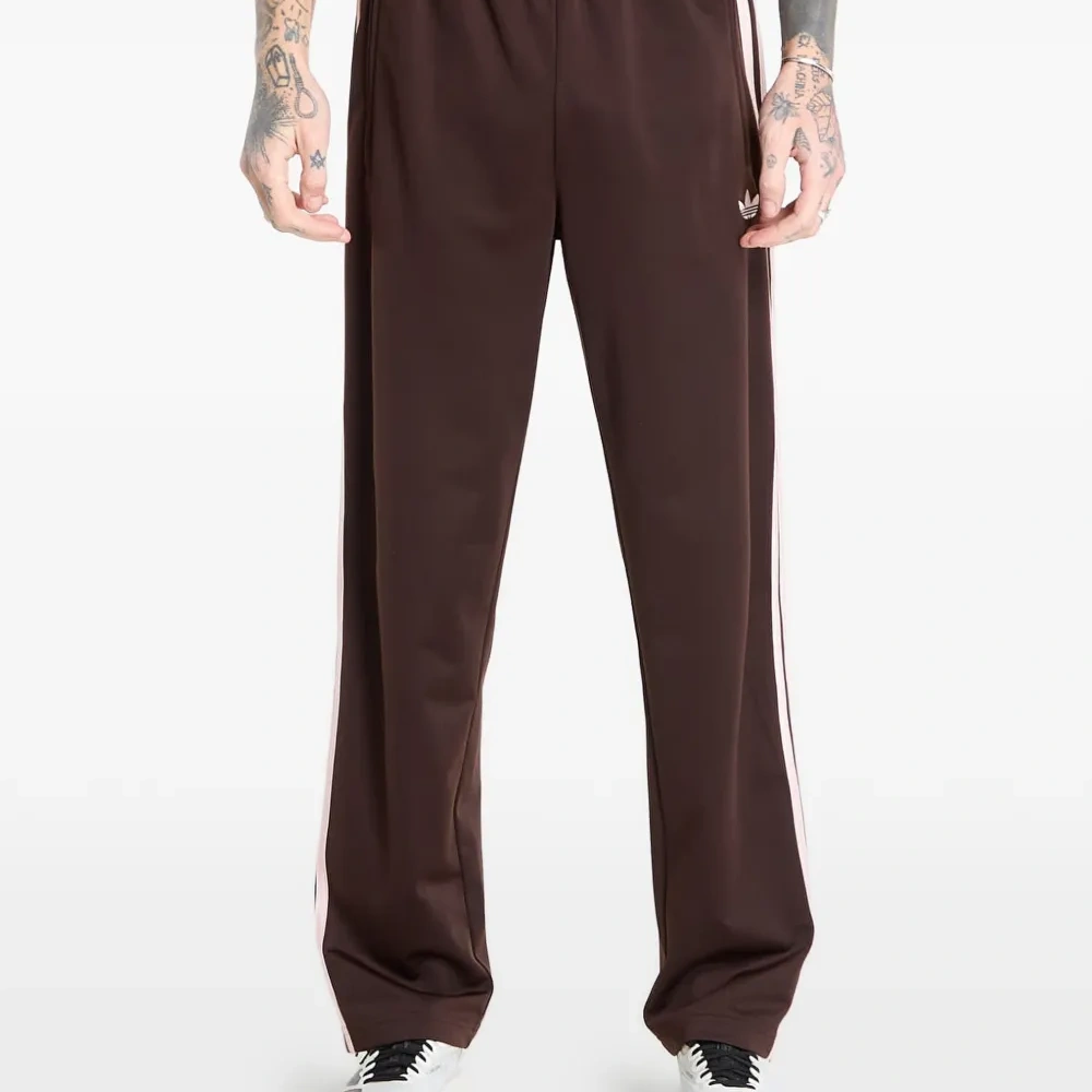 Спортивные брюки с полосатыми деталями