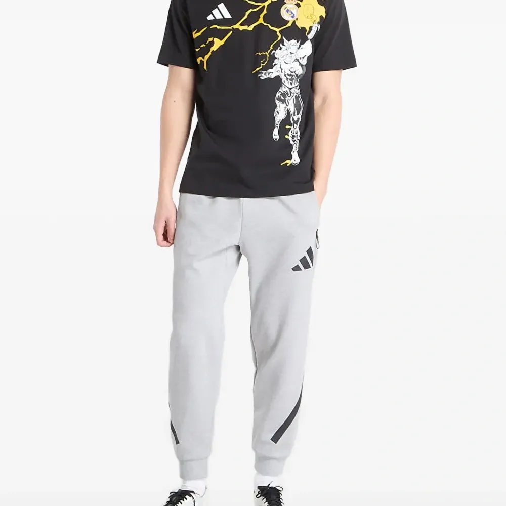 Футболка с логотипом