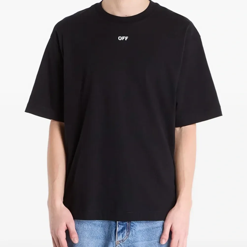 Футболка с цепочкой и стрелой