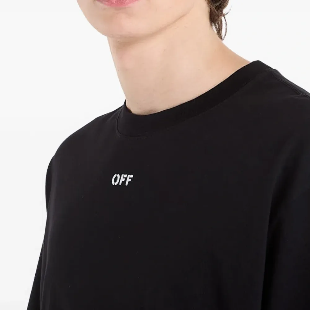 Футболка с цепочкой и стрелой